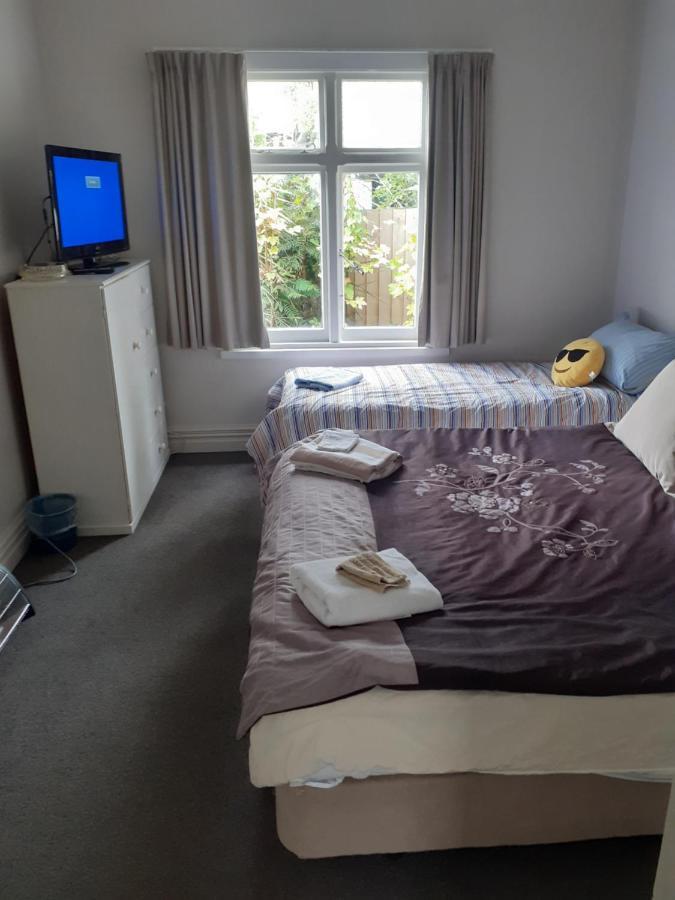 Intrepid Bed & Breakfast Christchurch Extérieur photo